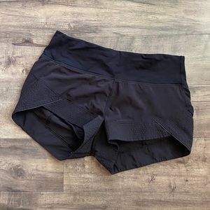 Lululemon 2.5 inch seam shorts